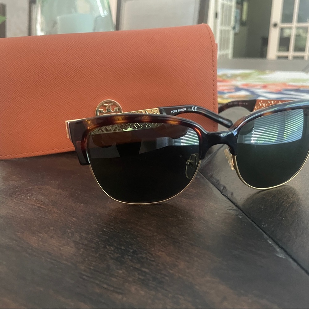 Tory Burch Sunglasses TY 6032 tortoise - Barely worn, like new, no scratches